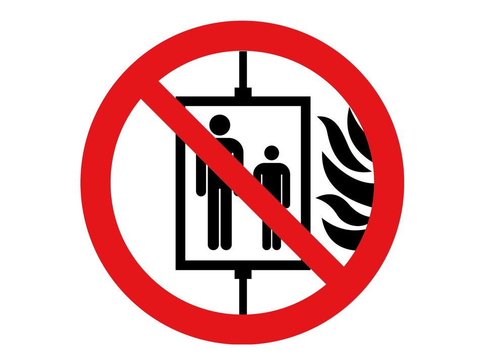 Verboden lift te gebruiken bij brand sticker
